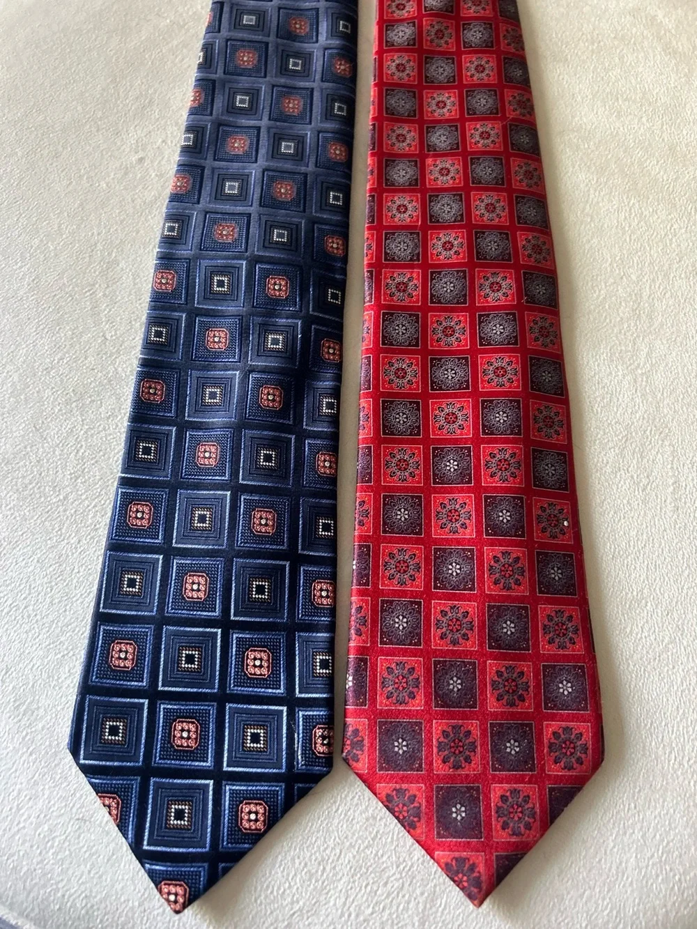 Ermenegildo Zegna Lot of 2 Luxury Silk Ties Neckties Blue and Red Italy Designer